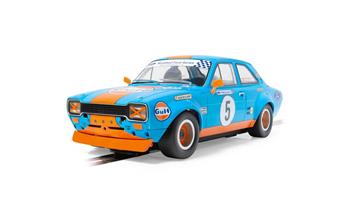Autícko Gulf SCALEXTRIC C4530 - Ford Escort MK1 – Wayne Crabtree Modified Fords 2023 (1:32)